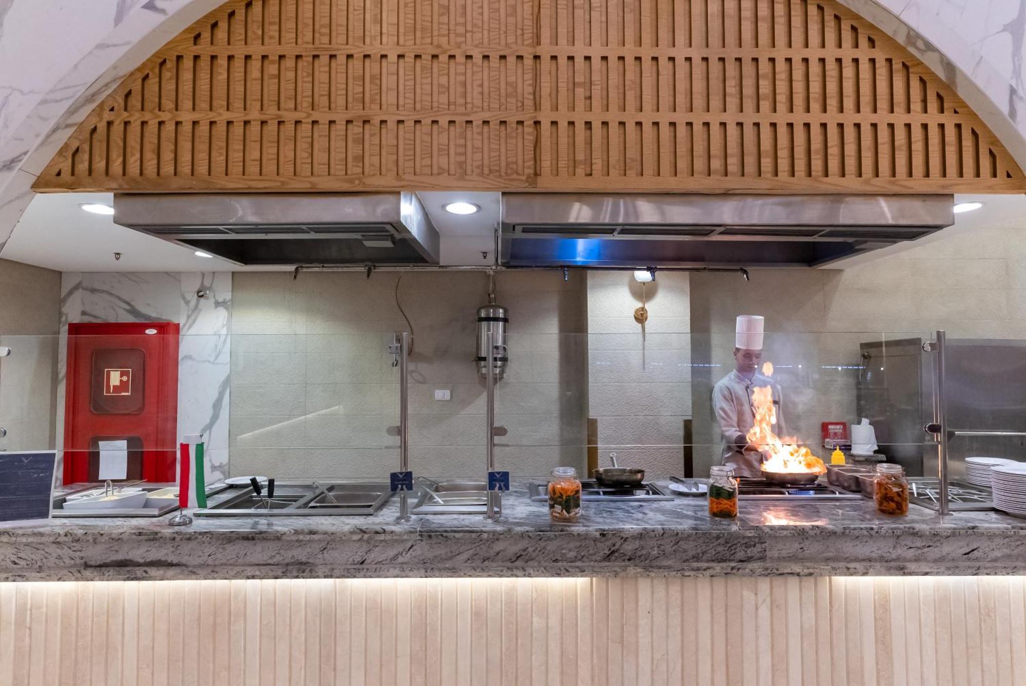 The V Luxury Resort Sahl Hasheesh Χουργκάντα Εξωτερικό φωτογραφία A kitchen at the hotel