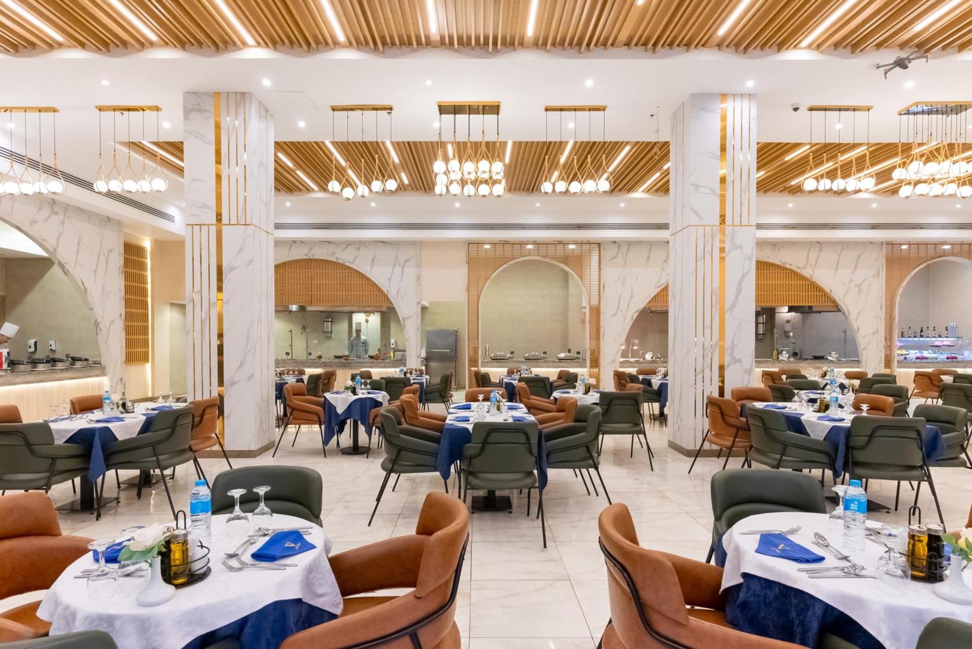 The V Luxury Resort Sahl Hasheesh Χουργκάντα Εξωτερικό φωτογραφία The interior of the restaurant