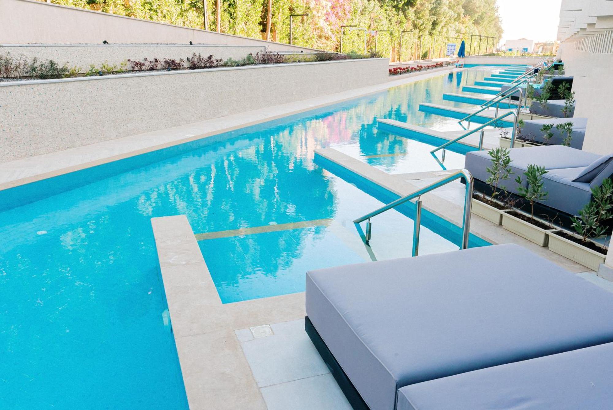 The V Luxury Resort Sahl Hasheesh Χουργκάντα Εξωτερικό φωτογραφία The pool at the 1011 Museum Building