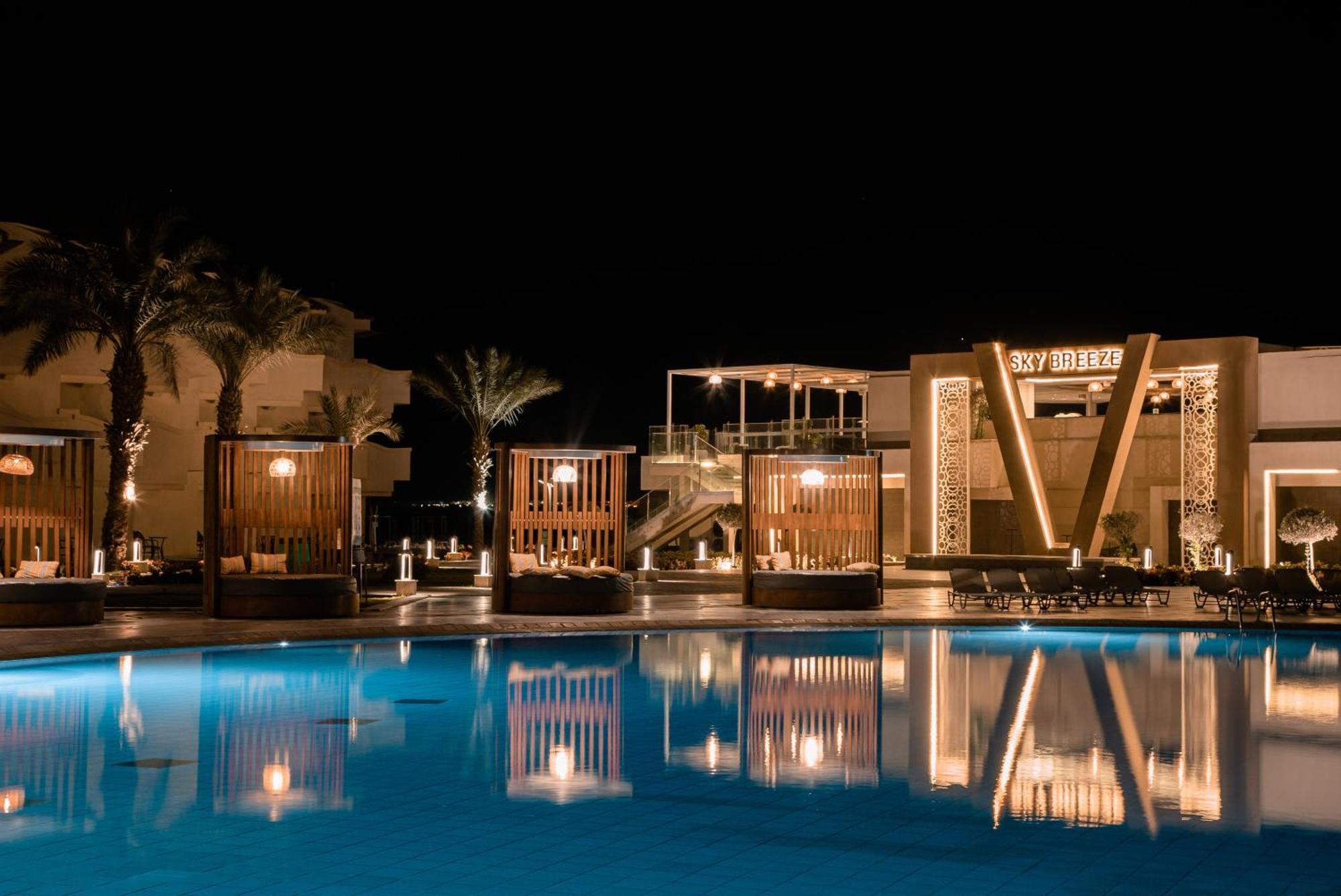 The V Luxury Resort Sahl Hasheesh Χουργκάντα Εξωτερικό φωτογραφία The resort at night