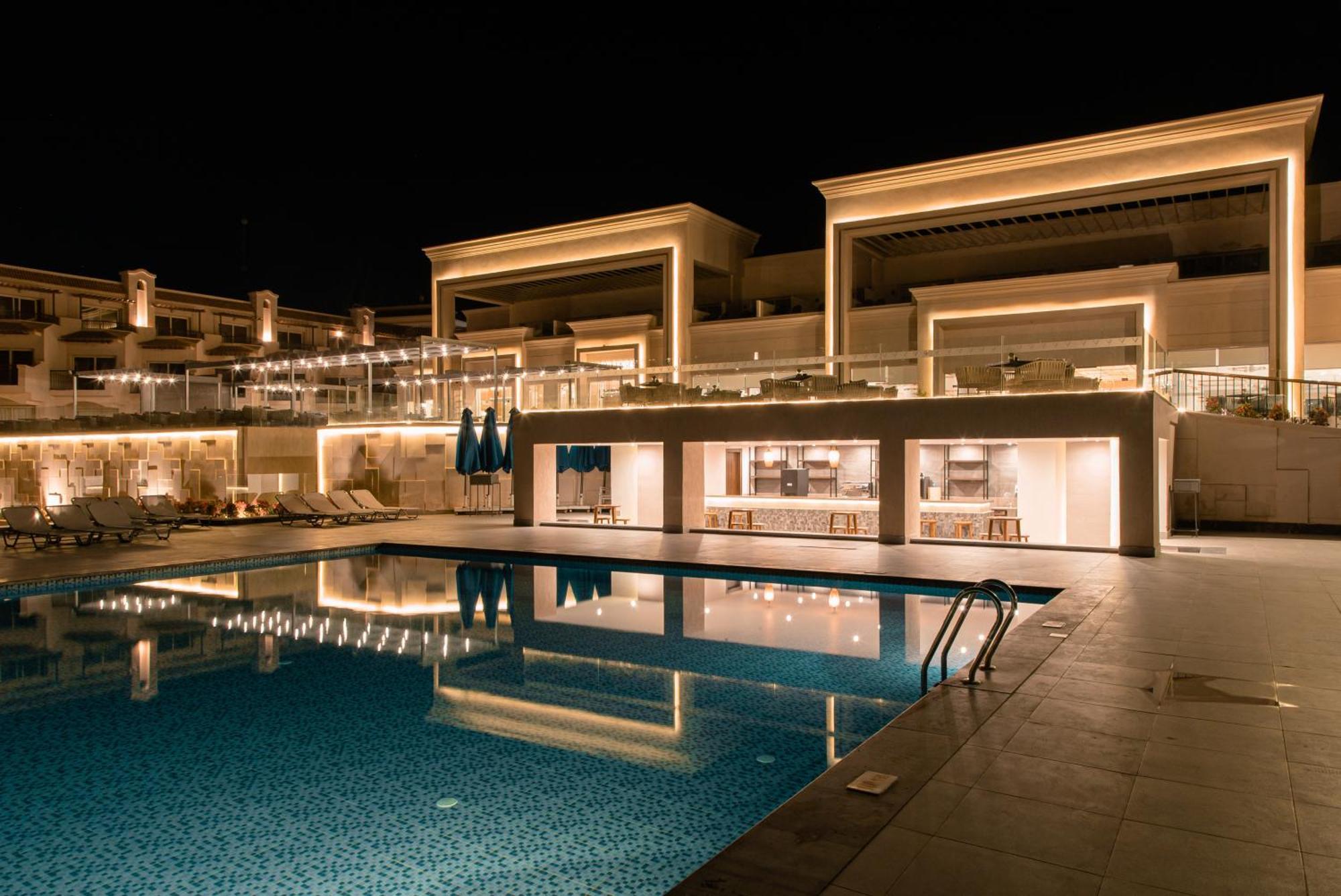 The V Luxury Resort Sahl Hasheesh Χουργκάντα Εξωτερικό φωτογραφία The resort at night