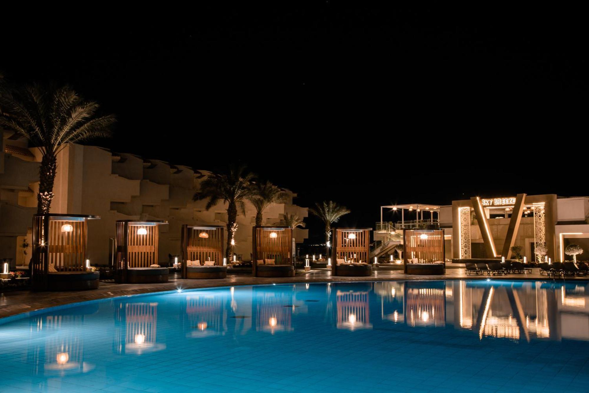 The V Luxury Resort Sahl Hasheesh Χουργκάντα Εξωτερικό φωτογραφία The swimming pool at the resort
