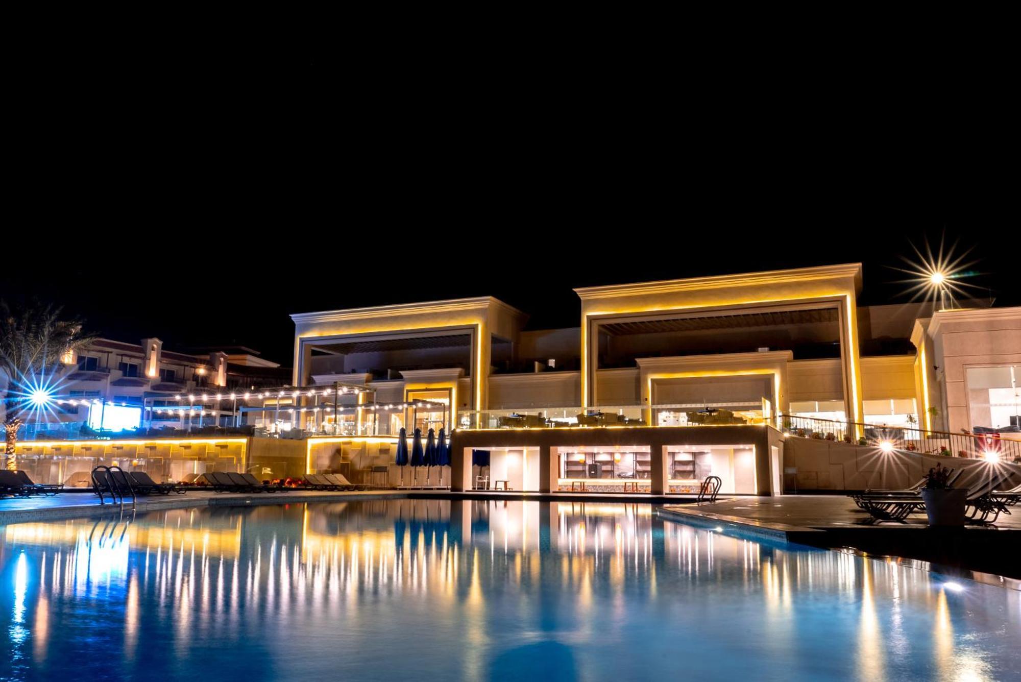 The V Luxury Resort Sahl Hasheesh Χουργκάντα Εξωτερικό φωτογραφία The resort at night