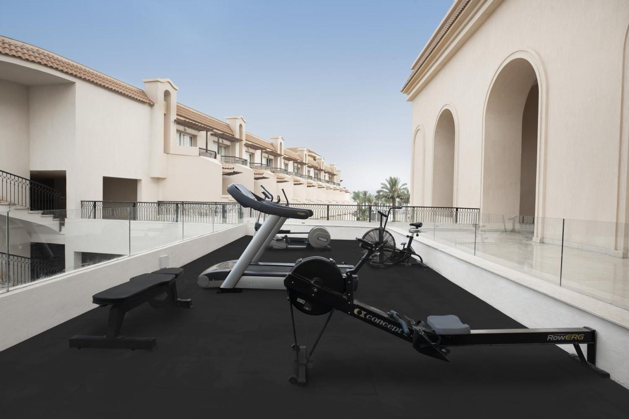 The V Luxury Resort Sahl Hasheesh Χουργκάντα Εξωτερικό φωτογραφία The gym at the hotel