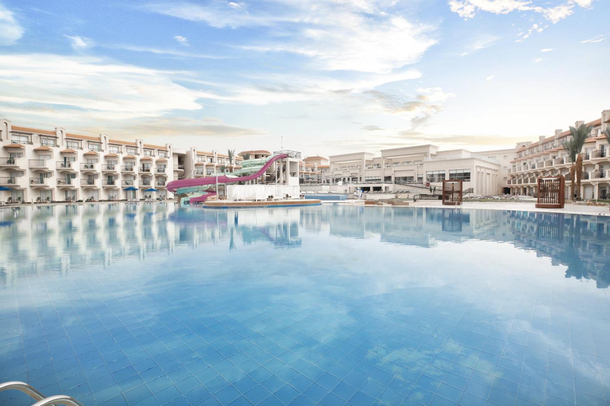 The V Luxury Resort Sahl Hasheesh Χουργκάντα Εξωτερικό φωτογραφία The resort's main pool