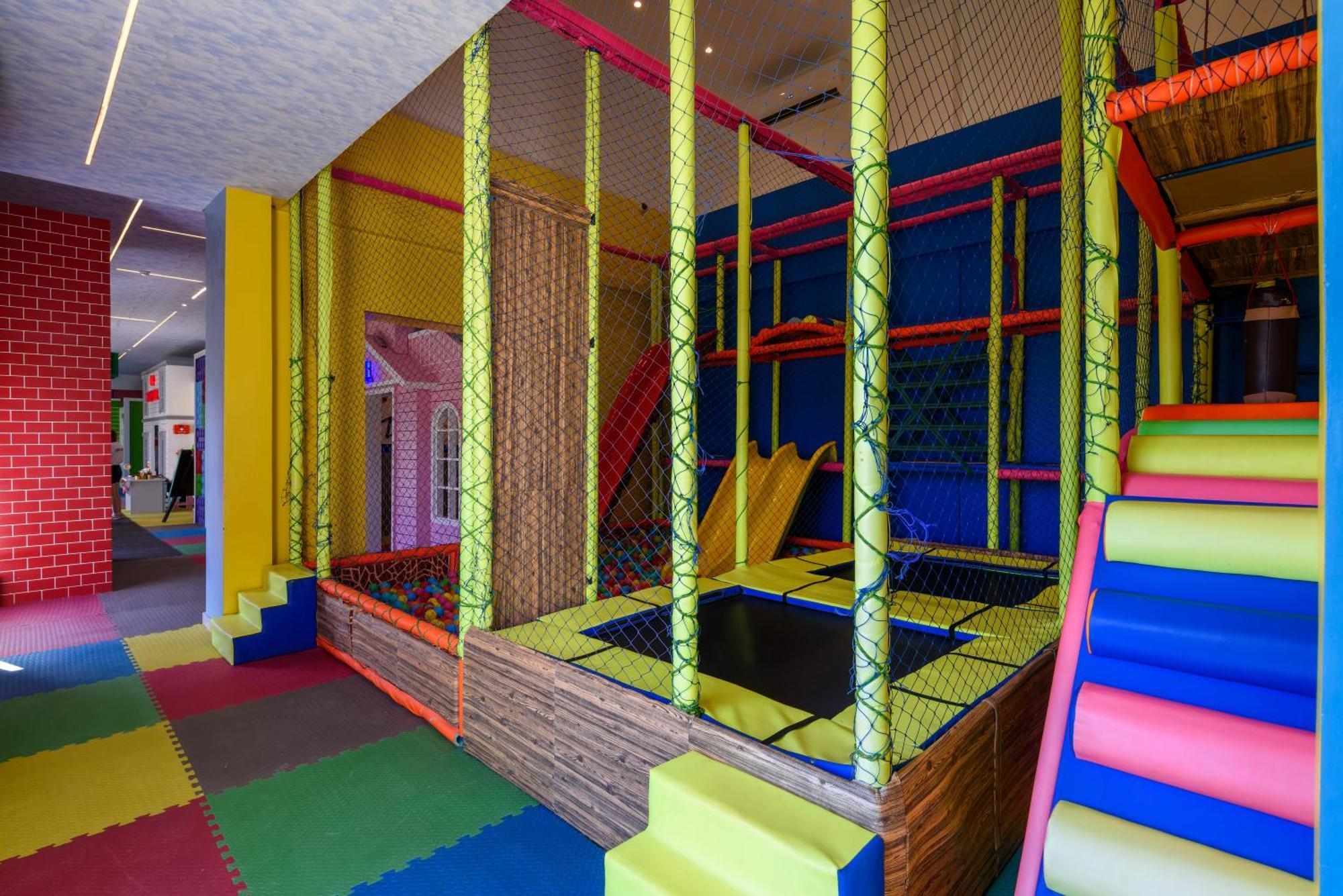 The V Luxury Resort Sahl Hasheesh Χουργκάντα Εξωτερικό φωτογραφία Playground in the shopping mall